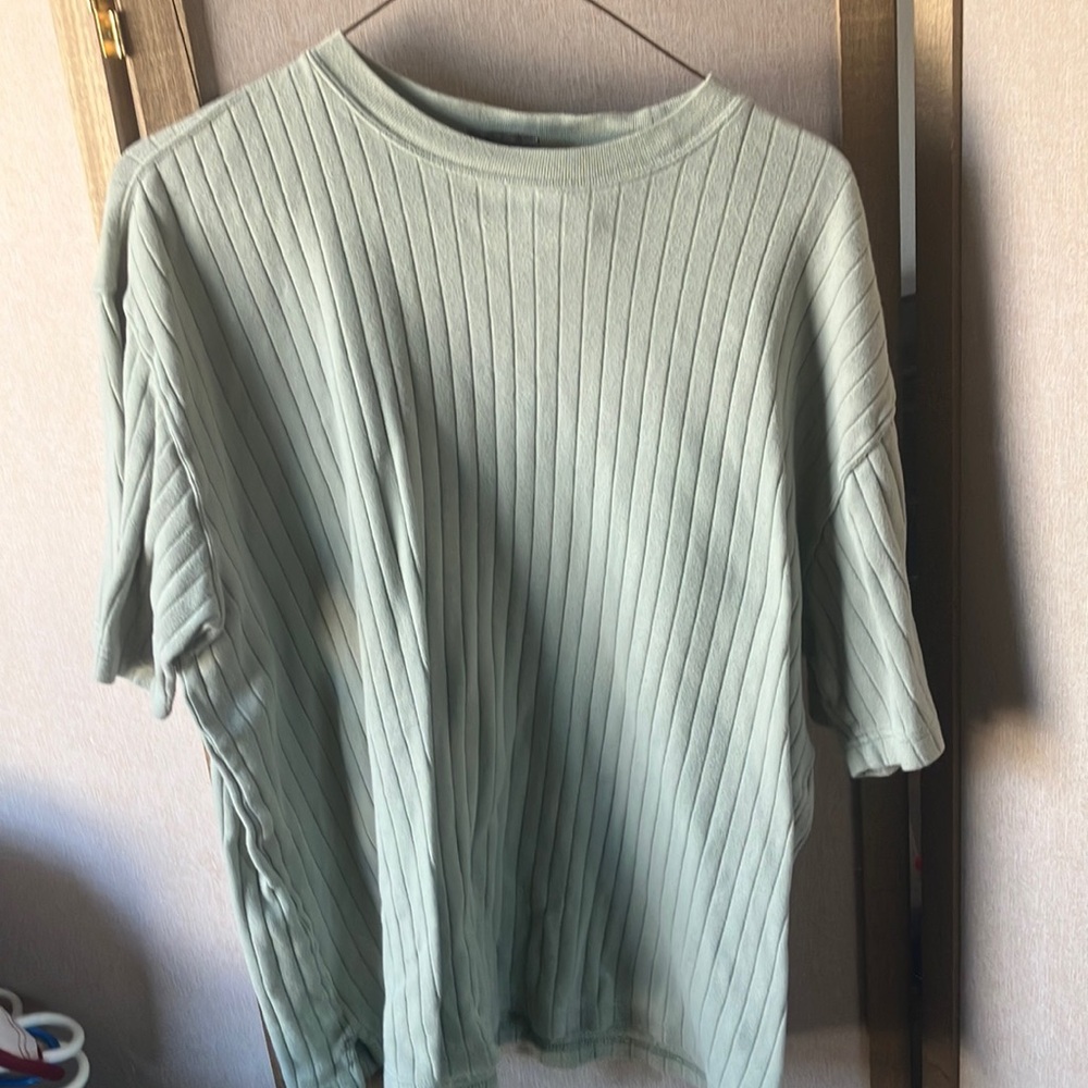 FINAL MARKDOWN Men’s George Ribbed Top medium